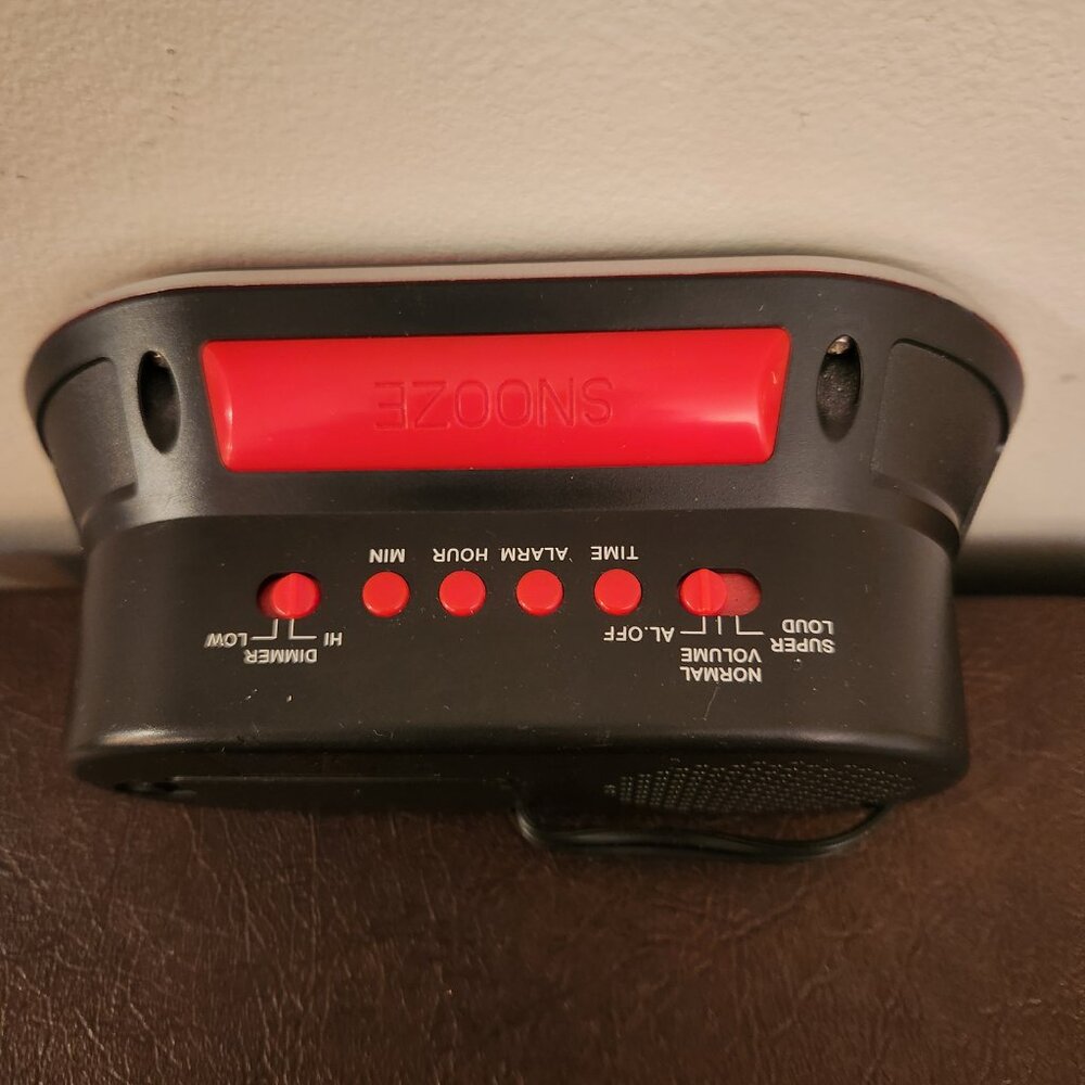 Sharp Digital Alarm Clock - Picture 5 of 5